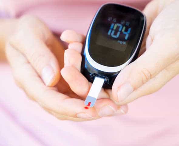measuring blood sugar level 